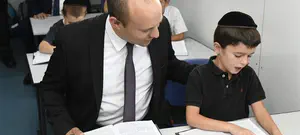 בנט למד גמרא עם הילדים החרדים