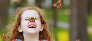 ילדונת אנרגטית שמסובבת אותנו