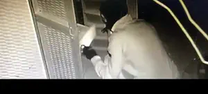 פרצו לעסק ונתפסו על חם