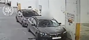 תיעוד: מתפרצת לרכבים וגונבת 