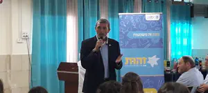 הרב פרץ לבנות השירות של ''זהות'': אתן בונות קומה ערכית לילדי ישראל