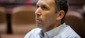 "לא ניכנע לרוצח בחליפה"