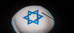 יהודים חוששים לשים סימני זיהוי יהודיים, כמו כיפה
