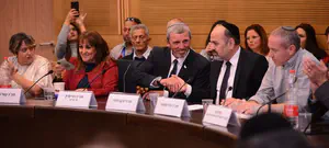 ננקה את הכיתות מסמארטפונים, זה יקל על המורים