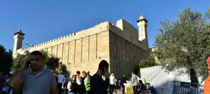 יועץ אבו מאזן לפלסטינים: בואו להפגין נוכחות במערת המכפלה