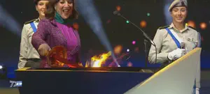 הרבנית לורי פלטניק הדליקה את משואת התפוצות