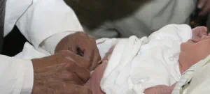 תינוק דימם לאחר ברית מילה, הוריו לקחו אותו ועזבו את בית החולים