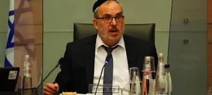 "זכות הפגנה שווה לזכות התפילה"