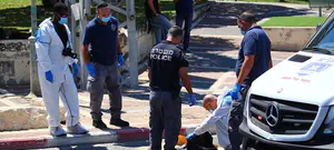 שיחת הטלפון למוקד מד"א: "אדם אחד דקור, המחבל ניסה לדקור עוד"