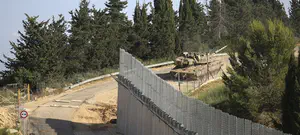 משאית התהפכה לשדה מוקשים קרוב לגבול לבנון