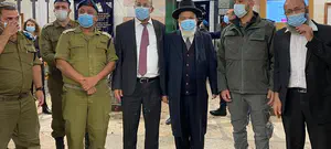 השר יעקב אביטן הדליק נרות חנוכה במערת המכפלה: ''אתם המכבים של דורנו"