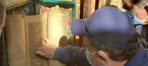 יהורם גאון שר לאדינו במערת המכפלה