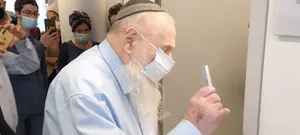 הרב חיים דרוקמן קבע מזוזה במשרדים החדשים של המועצה האזורית מטה בנימין