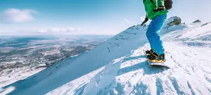 מזעזע: סקי בין קברי אחים בבוכנוואלד