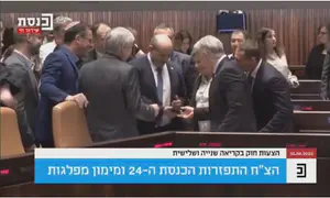 Watch: Bennett accidentally takes Lapid's phone, hilarity ensues