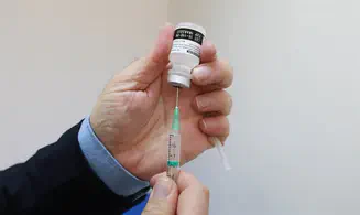 חיסון קורונה לנערים בני 12-16: קודם כל קבוצות סיכון