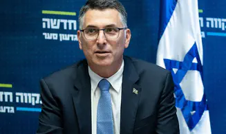 פרסום ראשון: גדעון סער דורש שליטה בתשובות המדינה לעתירות הנוגעות להתיישבות ביו"ש