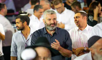 ילד של אבא ואמא