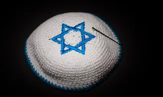 יהודים חוששים לשים סימני זיהוי יהודיים, כמו כיפה