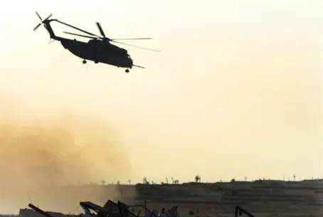Военный вертолет над Синаем (иллюстрация)