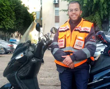 Petah Tikva: EMTs arrive in 30 seconds to save man's life