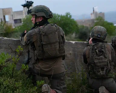 פלסטינים חדרו למוצב צבאי שבו ישנו לוחמים