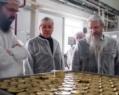 תיעוד: רבה של רוסיה בסבב מפעלי מזון