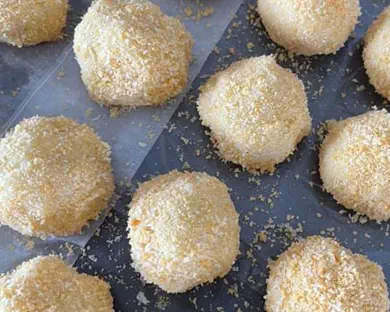 כדורי תפוחי אדמה במילוי גבינות