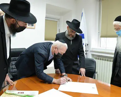 המחווה של השר ליום ההולדת של הרבי