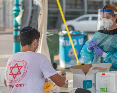 הסתירי מהנהג שאת בדרך לבדיקת קורונה