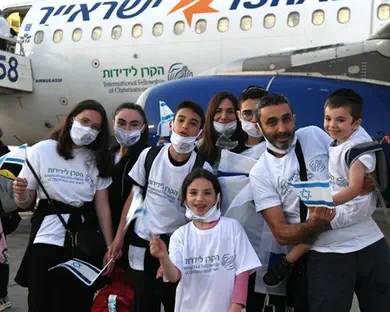 "חולמת על בן עם כיפה וציצית"