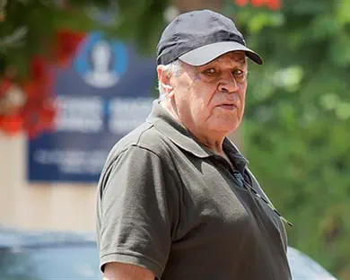 קודם כל בן אדם        