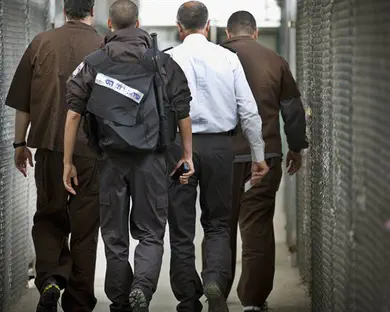 היועמ"ש: יש לחסן גם אסירים מחבלים