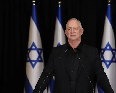 גנץ: מעדכנים תוכניות לתקיפה באיראן