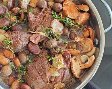 תבשלי בשר לחי עם פטריות משוגעות ביין