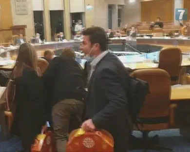 חברי התעוררות החרימו את ישיבת המועצה