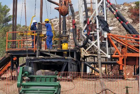 Буровая установка (Иллюстрация)