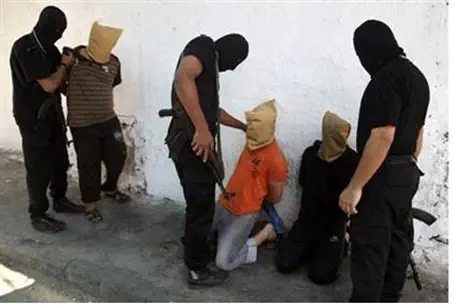 Боевики ХАМАС готовятся казнить "предателей"