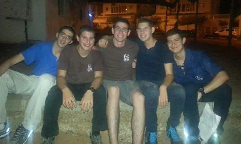 חניכים ומדריכים אפו פיתות בטאבון-ערוץ 7 