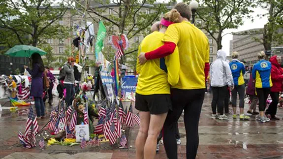 Участники бостонского марафона добежали последнюю милю | 7 КАНАЛ - Аруц ...