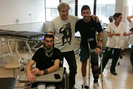 Бари Сахаров и раненные солдаты ЦАХАЛа