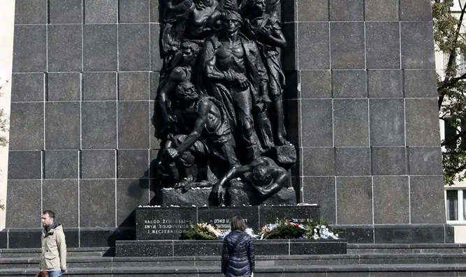 Памятник героям гетто в Варшаве (Польша)