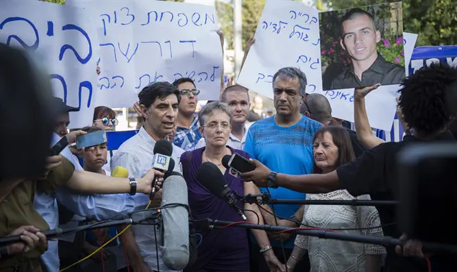 Families of Hadar Goldin and Oron Shaul
