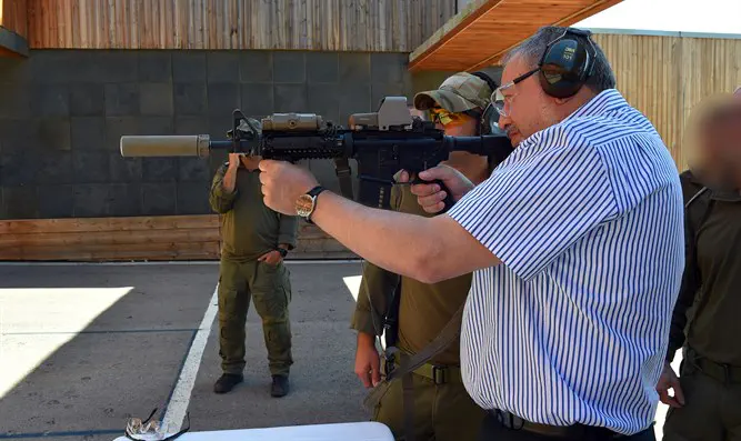 ליברמן בבסיס הימ"מ