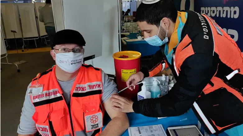 United Hatzalah worker gets vaccinated