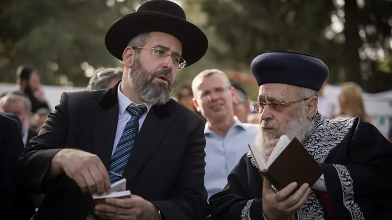 Rabbi Yitzhak Yosef and Rabbi David Lau