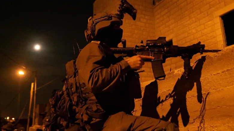 IDF soldiers during an arrest operation