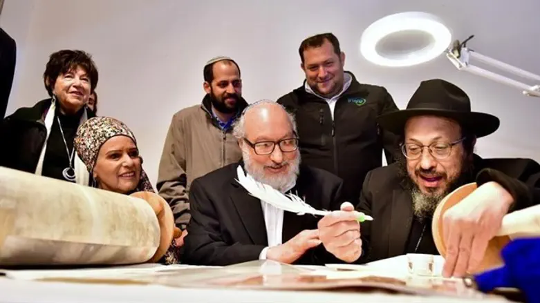Writing the last lines of the Torah scroll