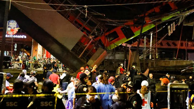 Mexico City rail line collapses