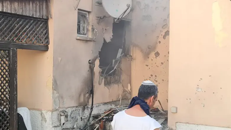 Damage from rocket which hit Sderot building